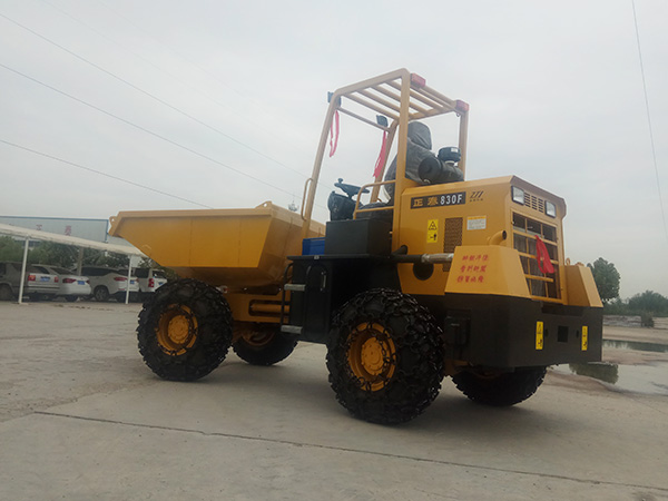 矿用翻斗车 矿用翻斗车